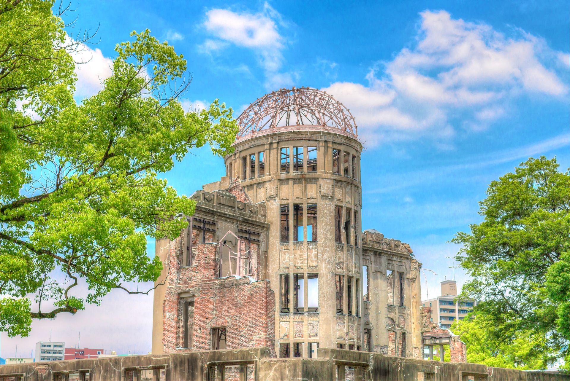 広島県の原爆ドーム