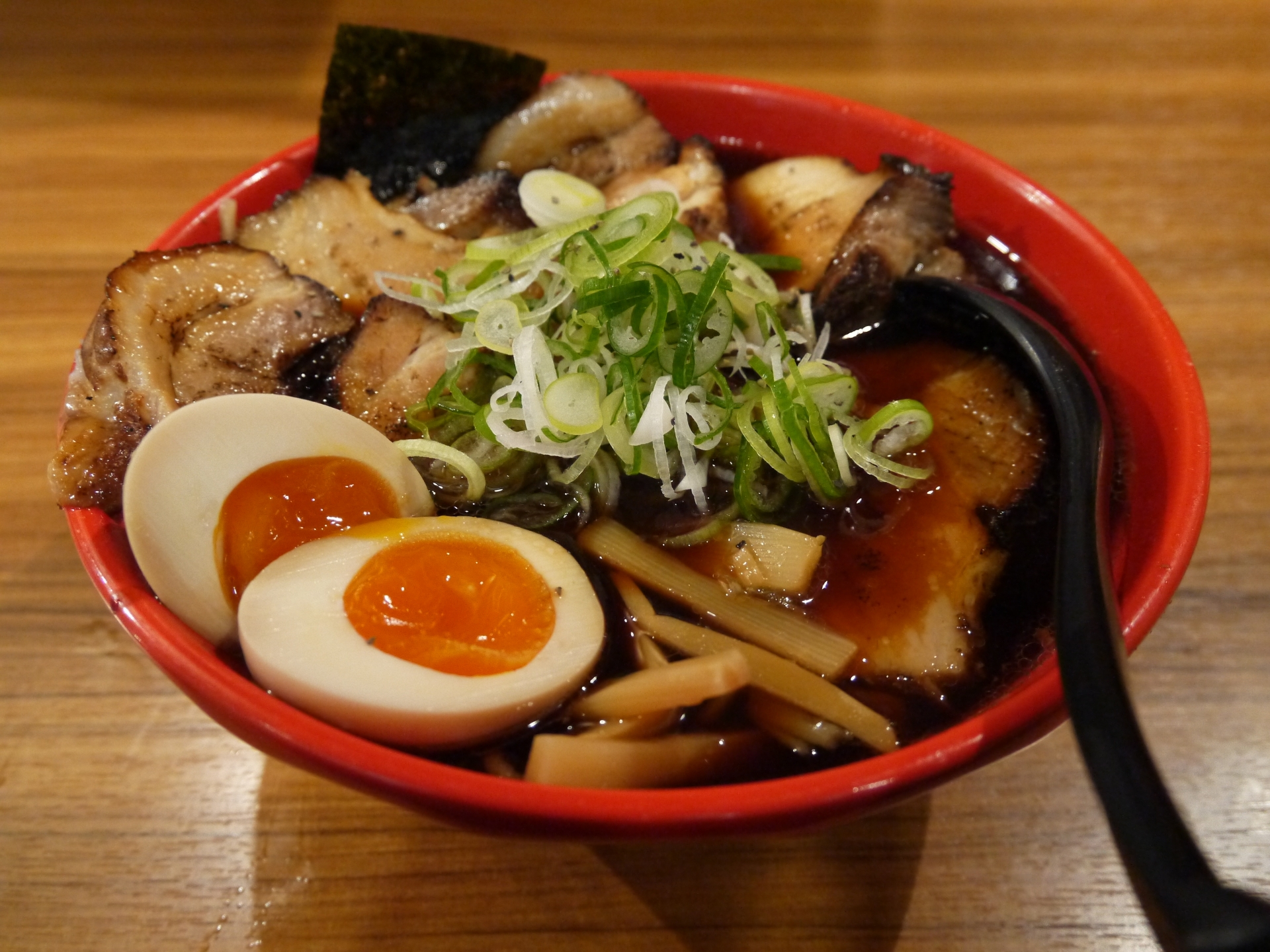 富山のご当地グルメ（富山ブラックラーメン）