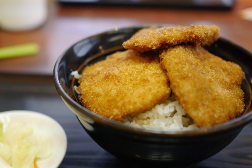 新潟のご当地グルメ、タレカツ丼