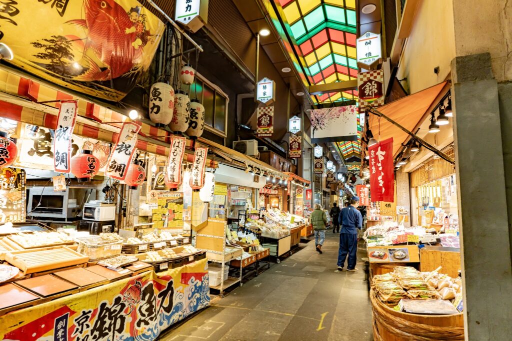 京都の錦市場商店街