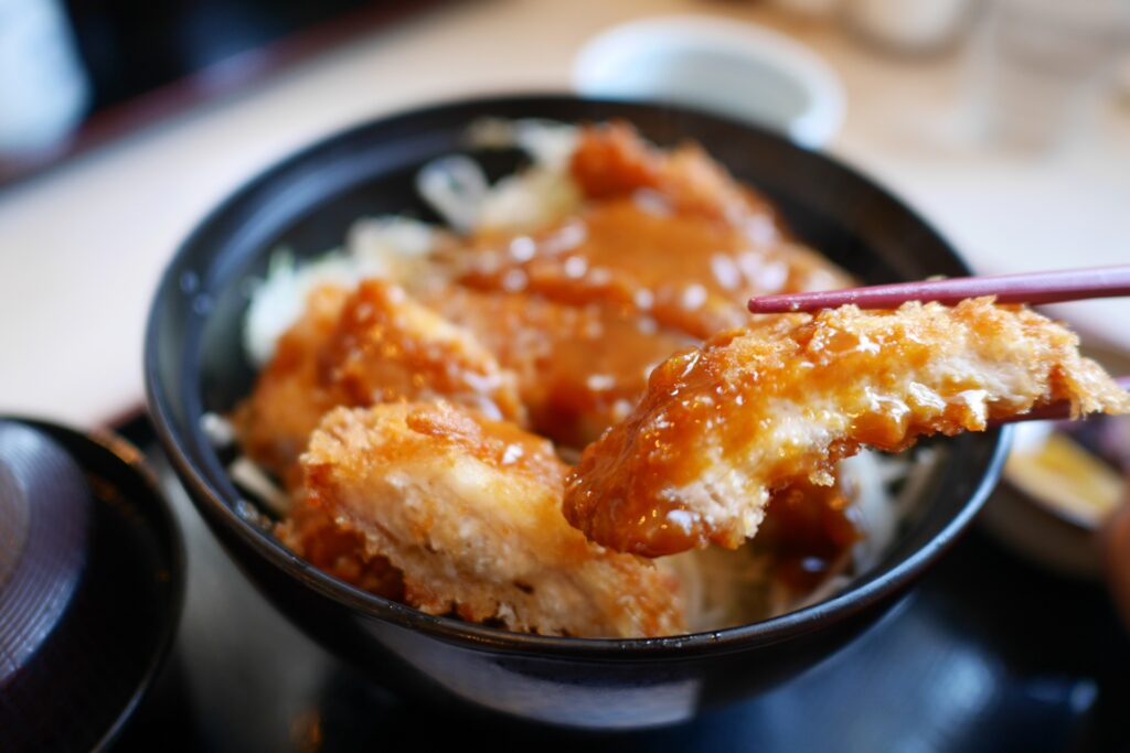 岡山のご当地グルメ(デミカツ丼)